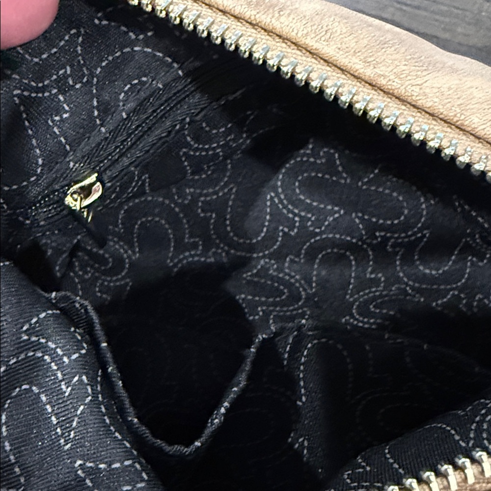 True Religion Shoulder Mini Purse Faux Faux Leather Suede Feel Camel Gold Tones - Picture 13 of 16